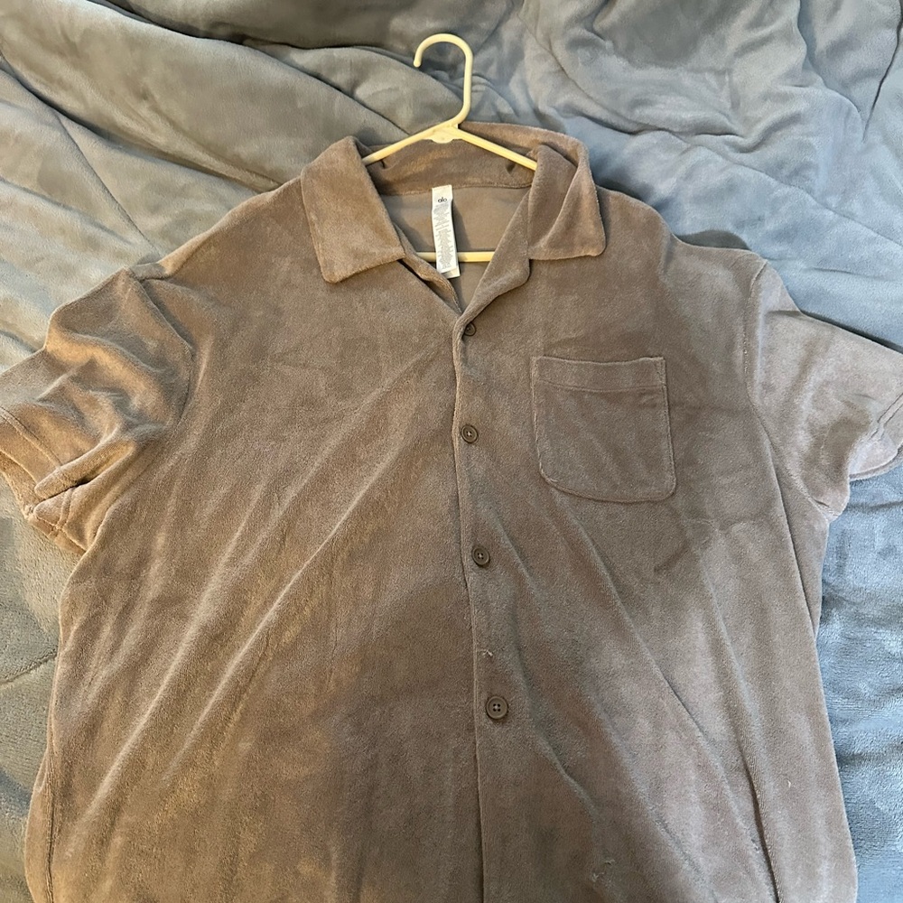 ALO Yoga Men's Taupe Casual Button Down Shirt